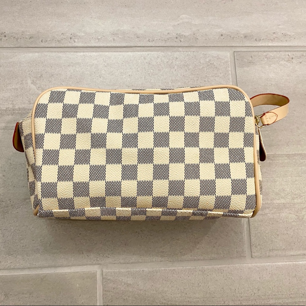 Brand New Never Used Make-Up Case, Luxury Inspired with Zipper Pull